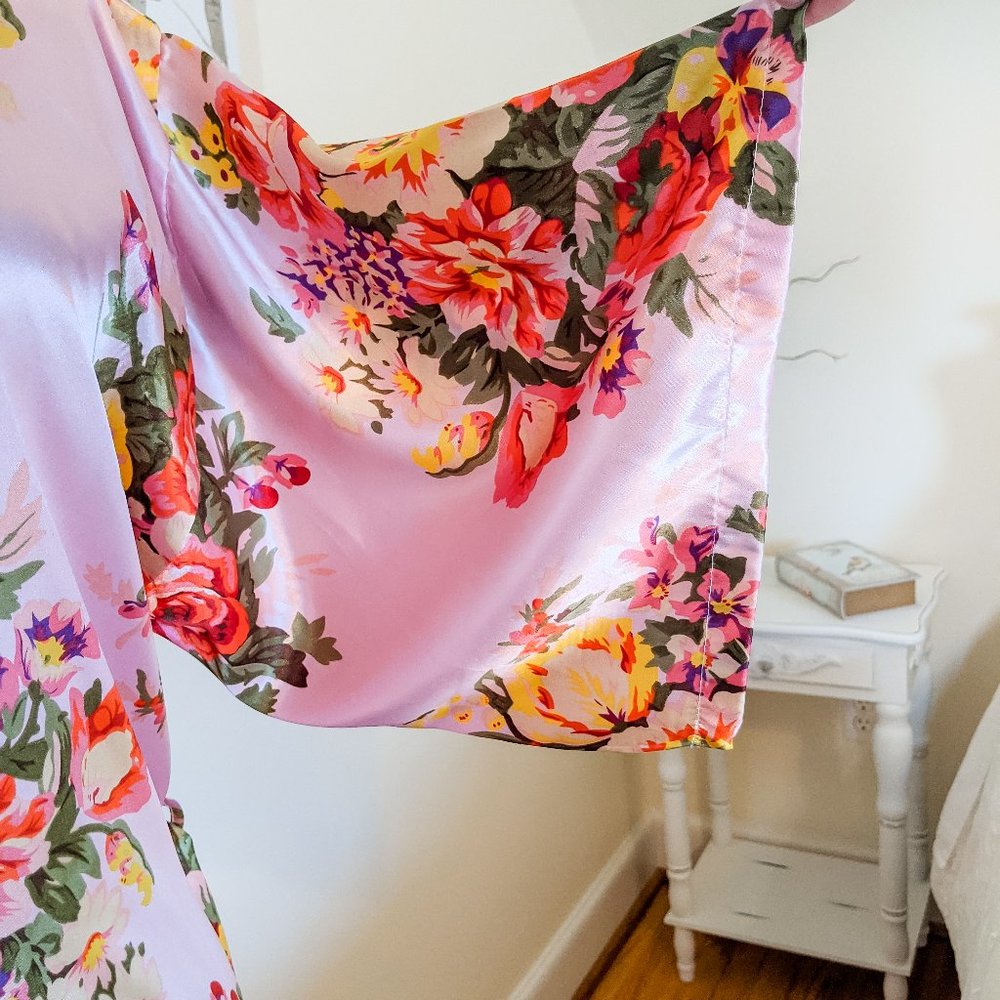 ~*Silky Light Pink Floral Robe - One Size*~ - Picture 7 of 8